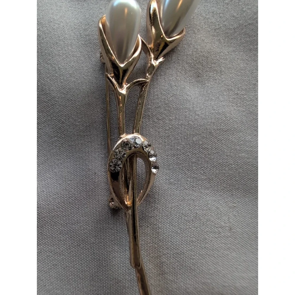 Flower on Stem Callas Lilies Clear Rhinestones Pearl Vintage Gold Brooch‎